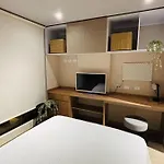 Cozy Loft In 53St